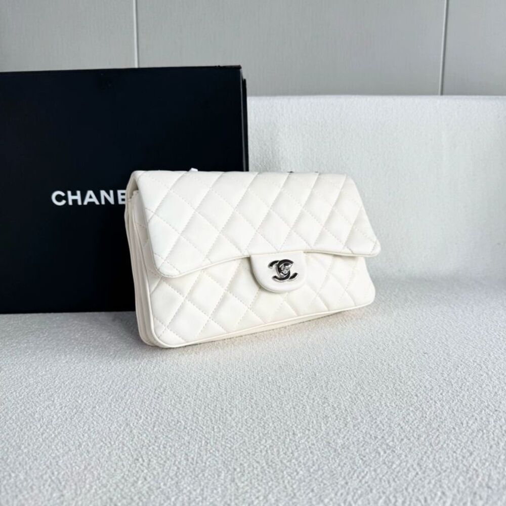 Chanel Women Pre-Loved Bag Very Good Condition - Picture 6 of 9